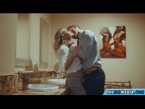 ❤️ När en bystig blondin förför dig på en offentlig toalett Sexvideo at us sv.kassa-standupbar.ru ❌